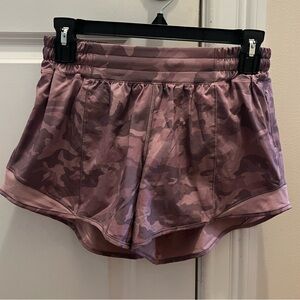lululemon athletica purple camo hotty hot shorts size 6 tall